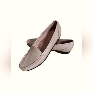 SAS Simplify Loafers Womens 9.5 S Slim Pearl Bone Leather Comfort Slip On Shoes